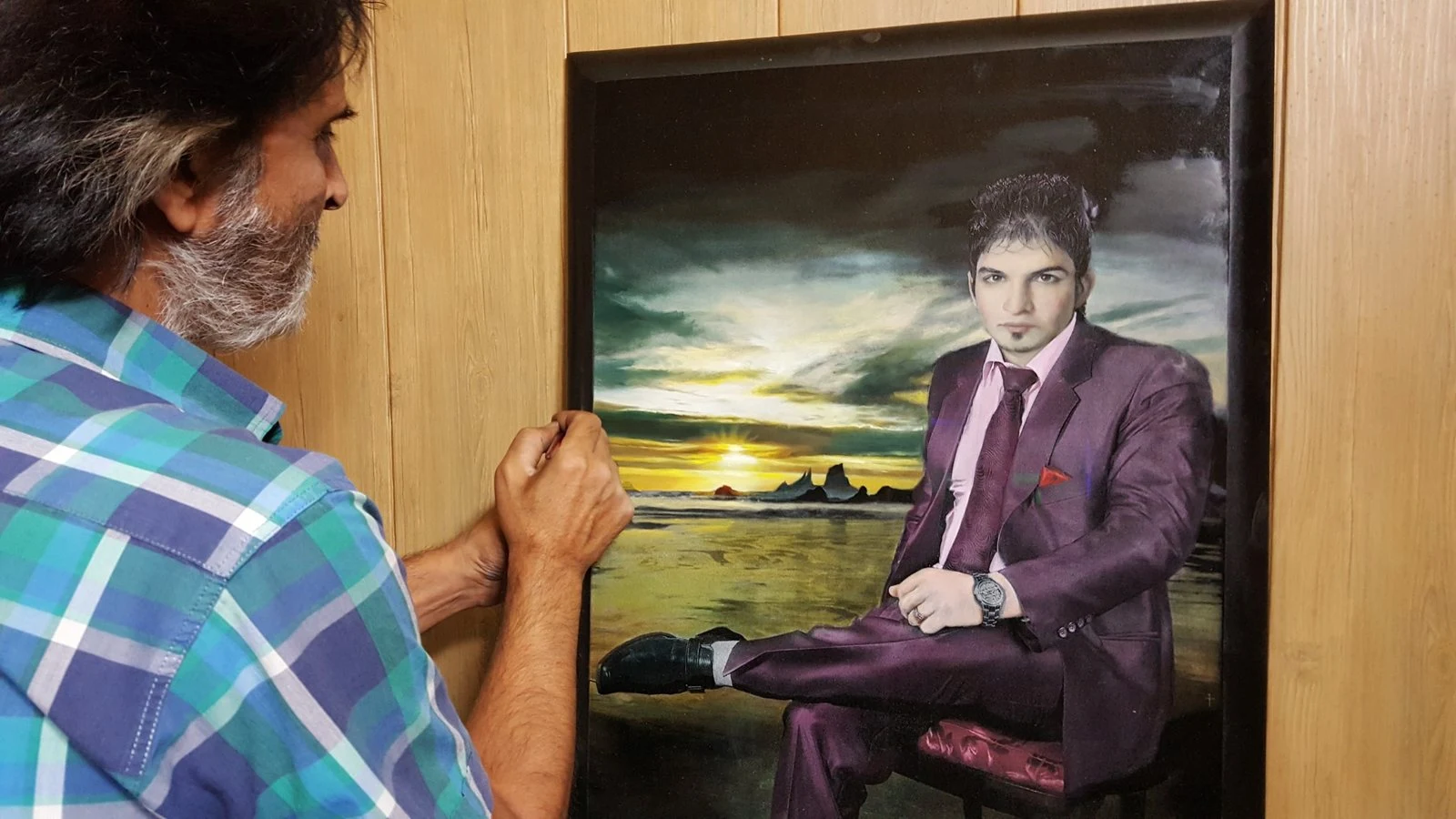 An artist at work on a portrait in the Graphic Granit archive